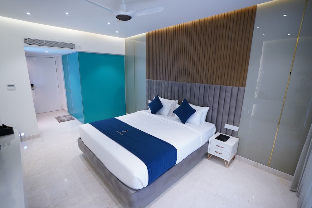 Deluxe Double Room, Balcony, City View
