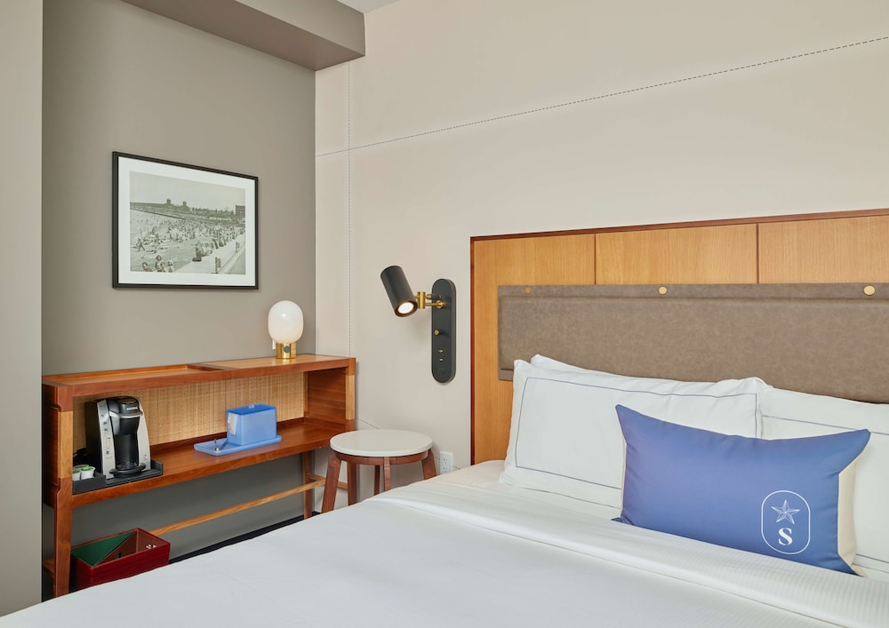 Room, 1 King Bed, Accessible - Photo 2
