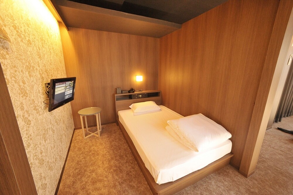Superior Single Room, Women only