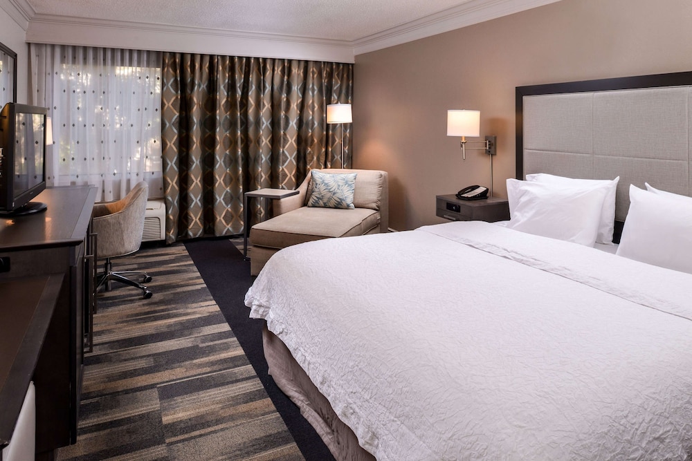 Standard Room, 1 King Bed, Non Smoking - Photo 1