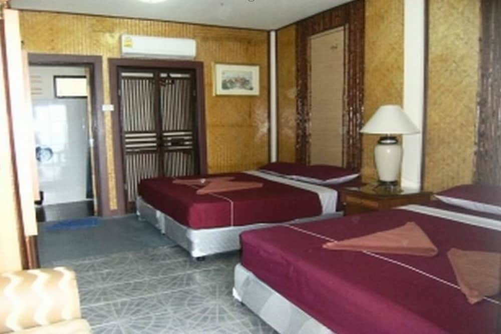 Family Room (2 double beds) photo 2
