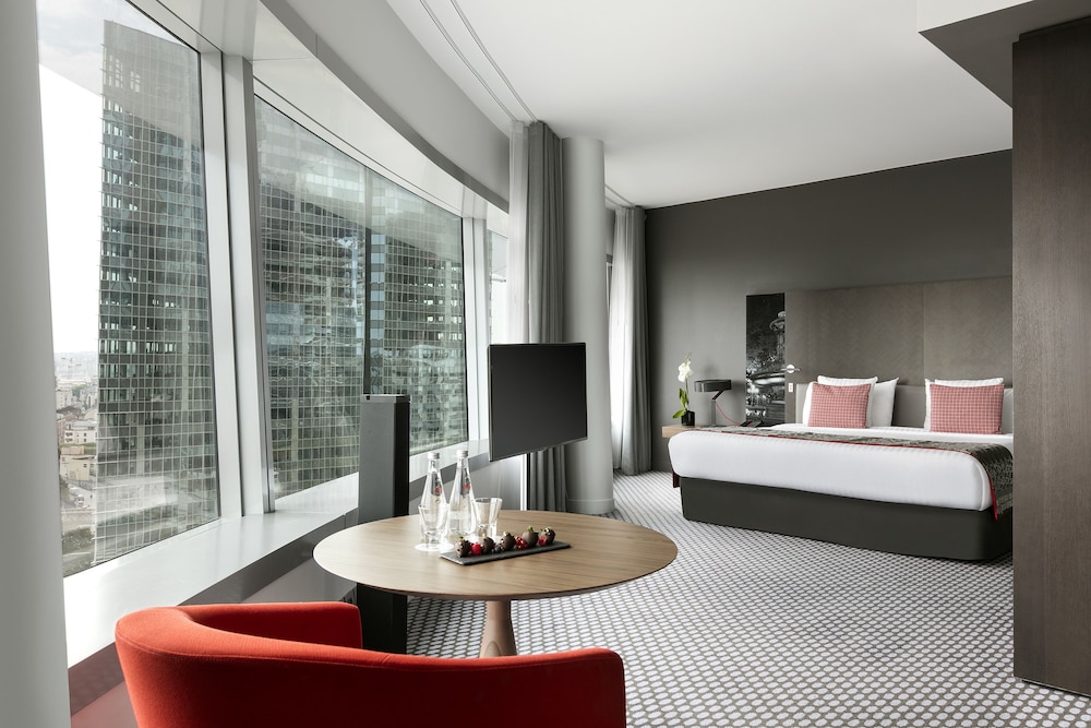 The Level Grand Suite Tour Eiffel View and Lounge Access