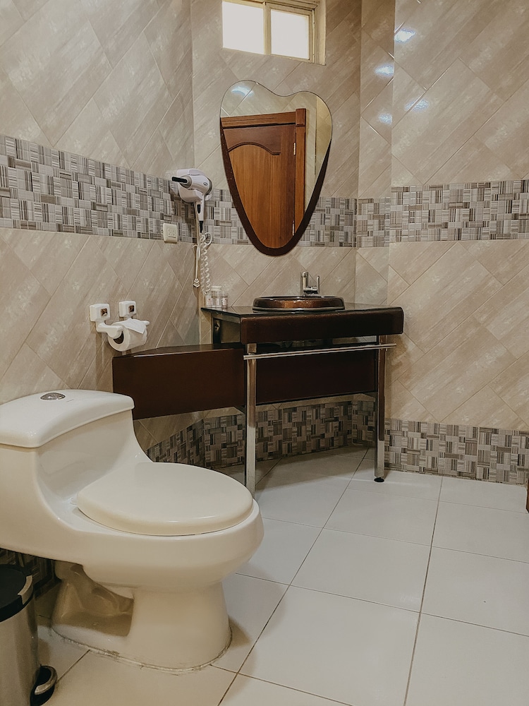 Honeymoon Room, 1 King Bed, Accessible photo 2