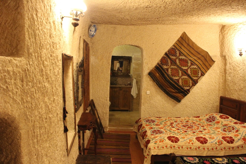 Daisy Deluxe Cave Room photo 2