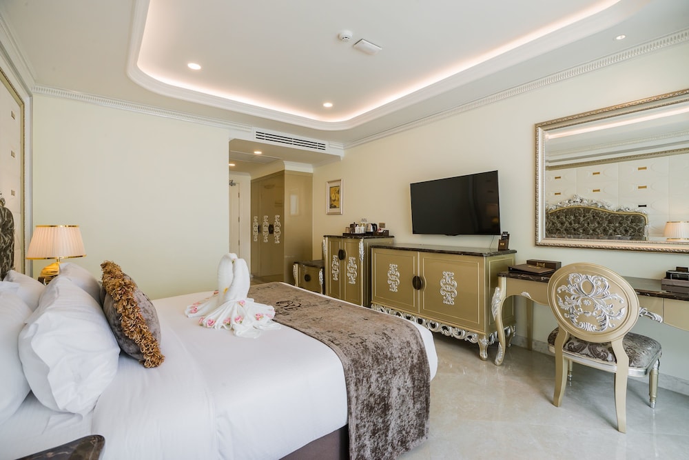 Deluxe Double Room with Pool View