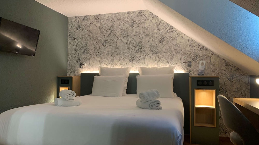 Standard Room, Multiple Beds - Photo 3