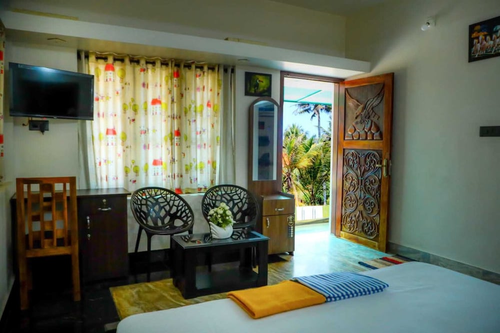 Premium Double Room, Balcony, Pool View photo 3