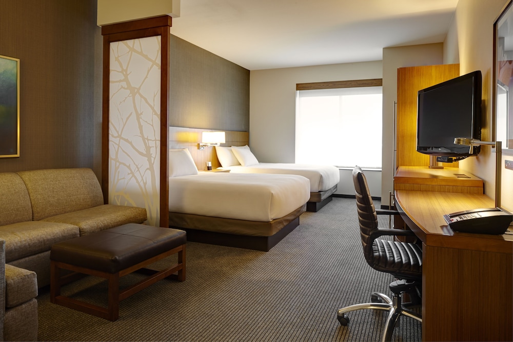Room, Multiple Beds (High Floor, 2 Double & Sofa Bed) photo 1