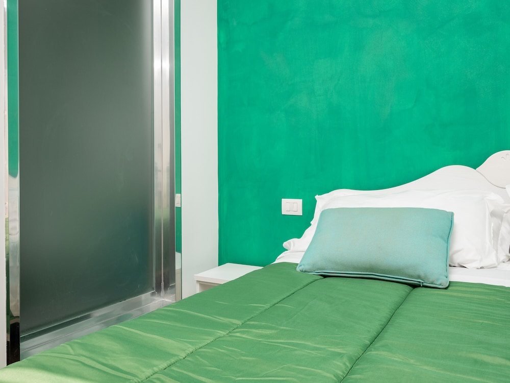 Deluxe Room - Photo 9