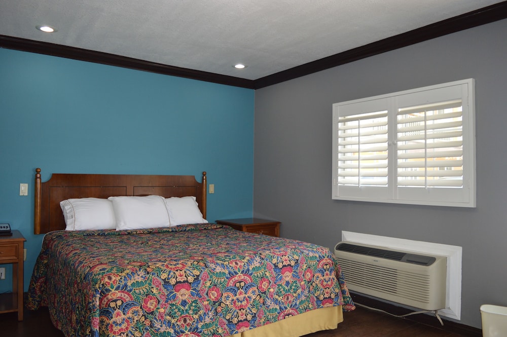 Comfort Room, 1 King Bed, Non Smoking photo 1