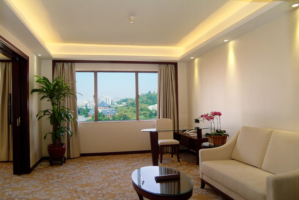Business Suite - Photo 4