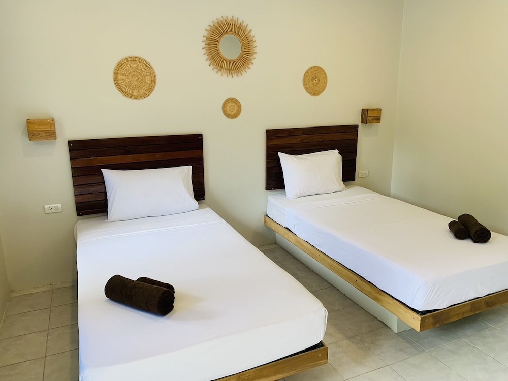 Economy Twin Room - Photo 1
