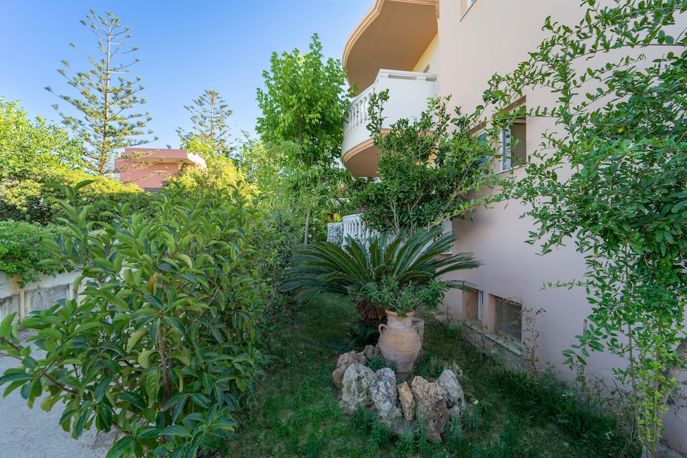 Suite, Garden View photo 3