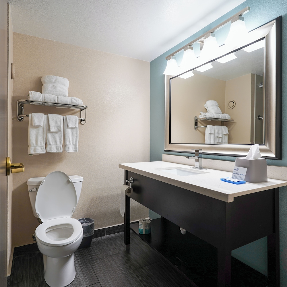 Standard Room, 1 Queen Bed, Accessible (Communications) - Photo 3