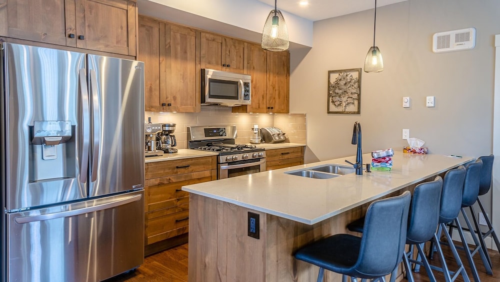 Condo, 2 Bedrooms