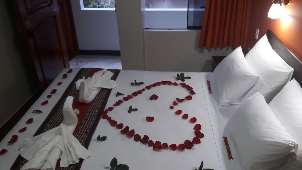Basic Double Room, 1 Queen Bed, Mountain View photo 2