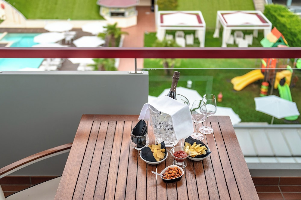 Classic Apartment, 1 Bedroom, Balcony, Pool View (Suite Domino Medium)