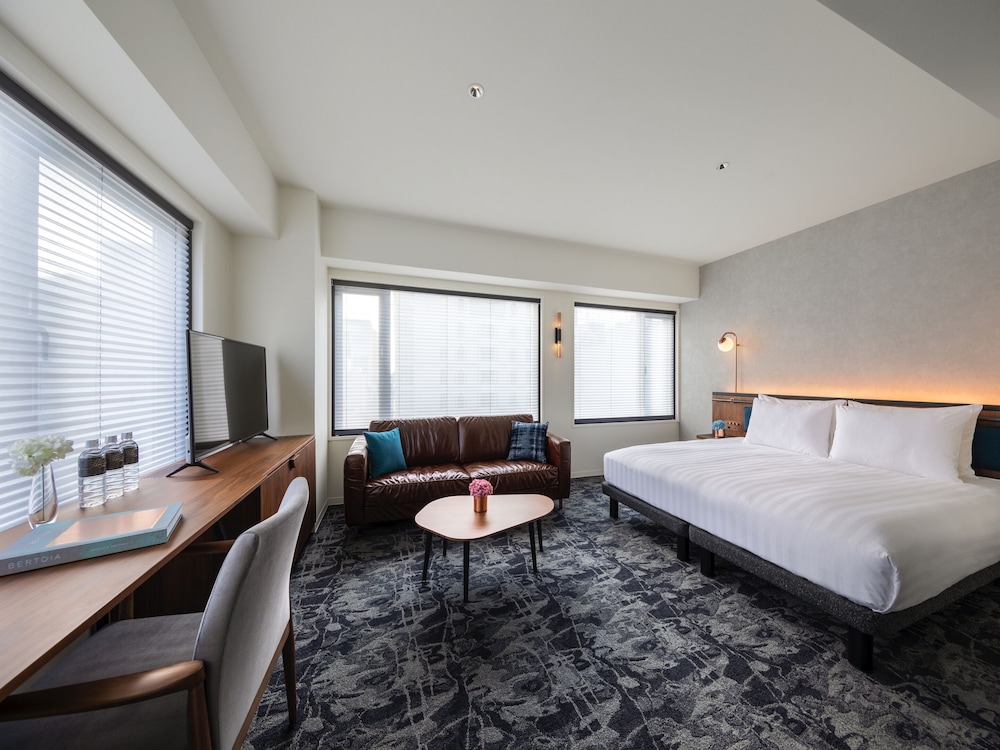 Premier King Room (Two-sided natural light & bathtub)