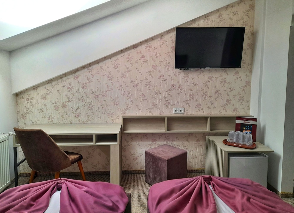 Attic Double Budget Room photo 2