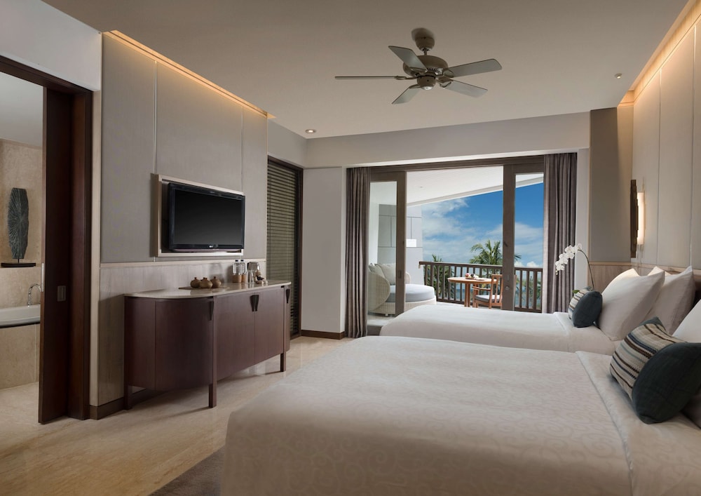 Deluxe Room, 2 Twin Beds, Pool View - Photo 1