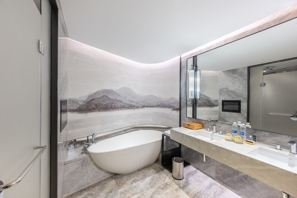 Club Suite, 1 King Bed, River View photo 2