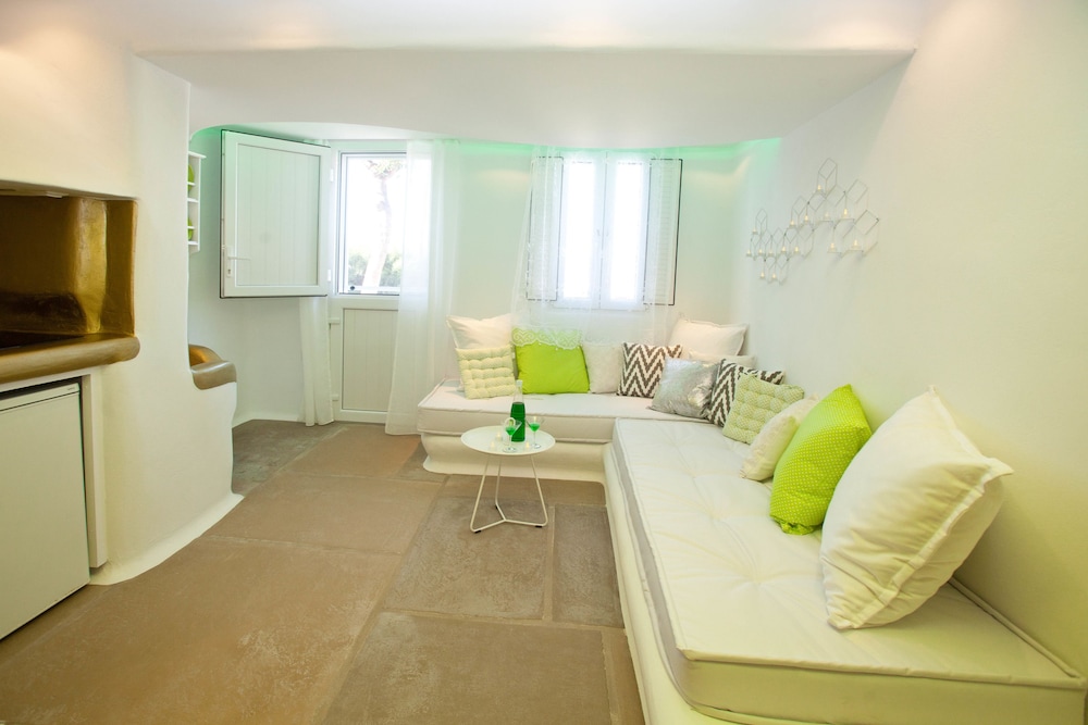 Executive Suite, Private Pool