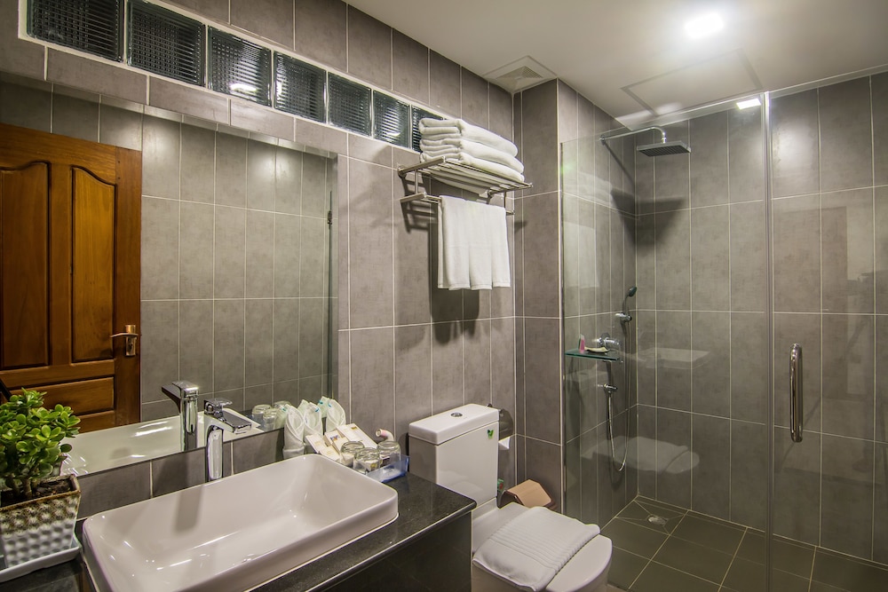 Deluxe King Room, Balcony photo 3