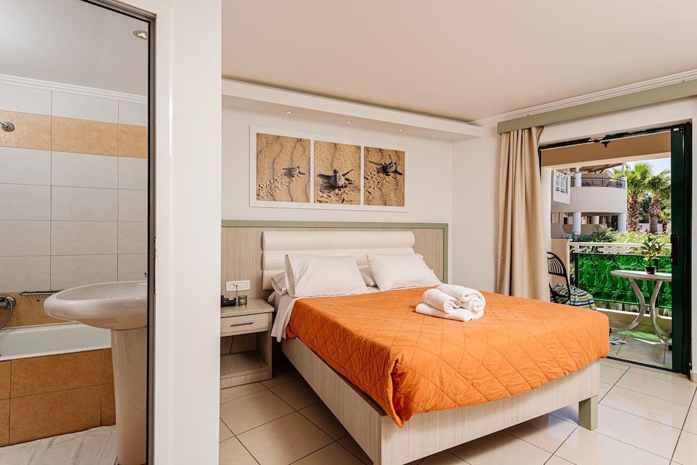 Double or Twin Room, Pool View - Photo 4