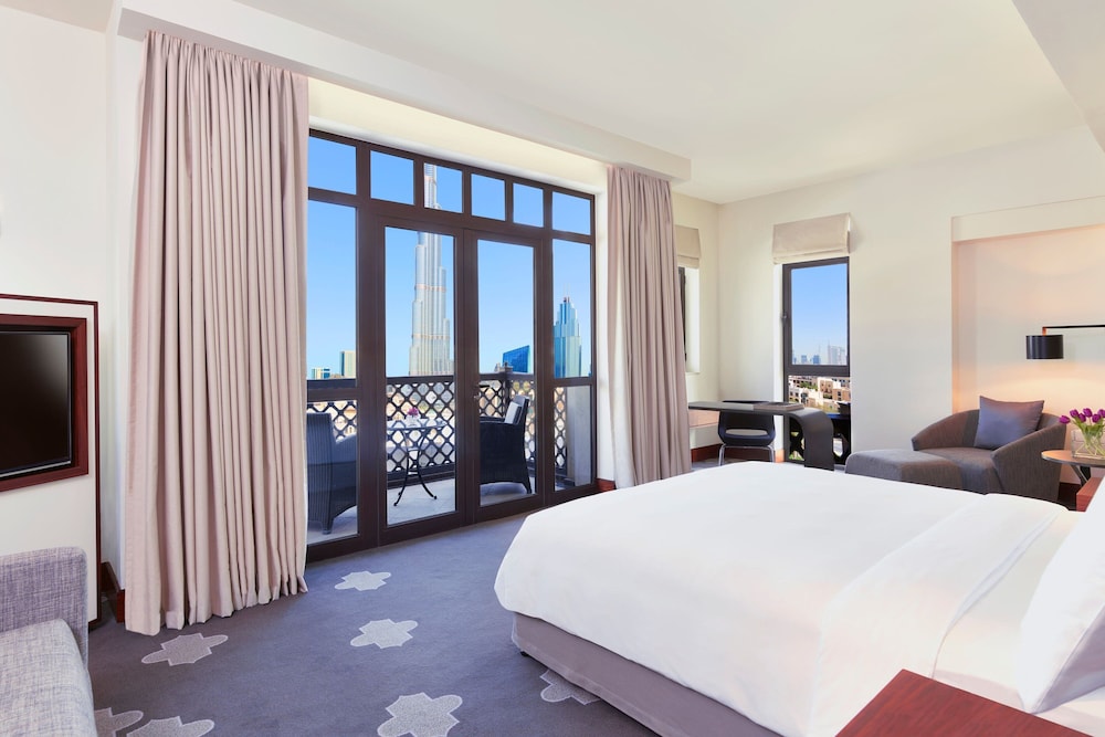 Premier Suite, 1 King Bed with Sofa bed (View) - Photo 7