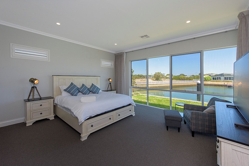 Deluxe House, 4 Bedrooms, Non Smoking, Kitchen photo 3