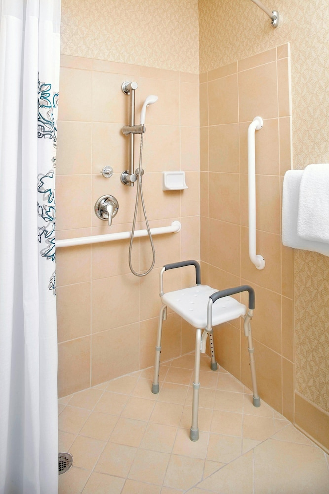 Suite, 1 Bedroom, Smoking - Photo 9