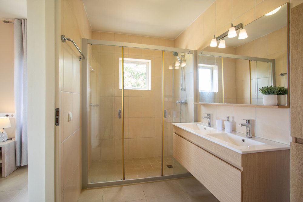 Deluxe Apartment, 2 Bedrooms, Ocean View photo 2
