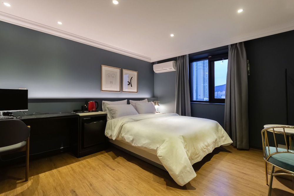 Standard Double Room - Photo 9