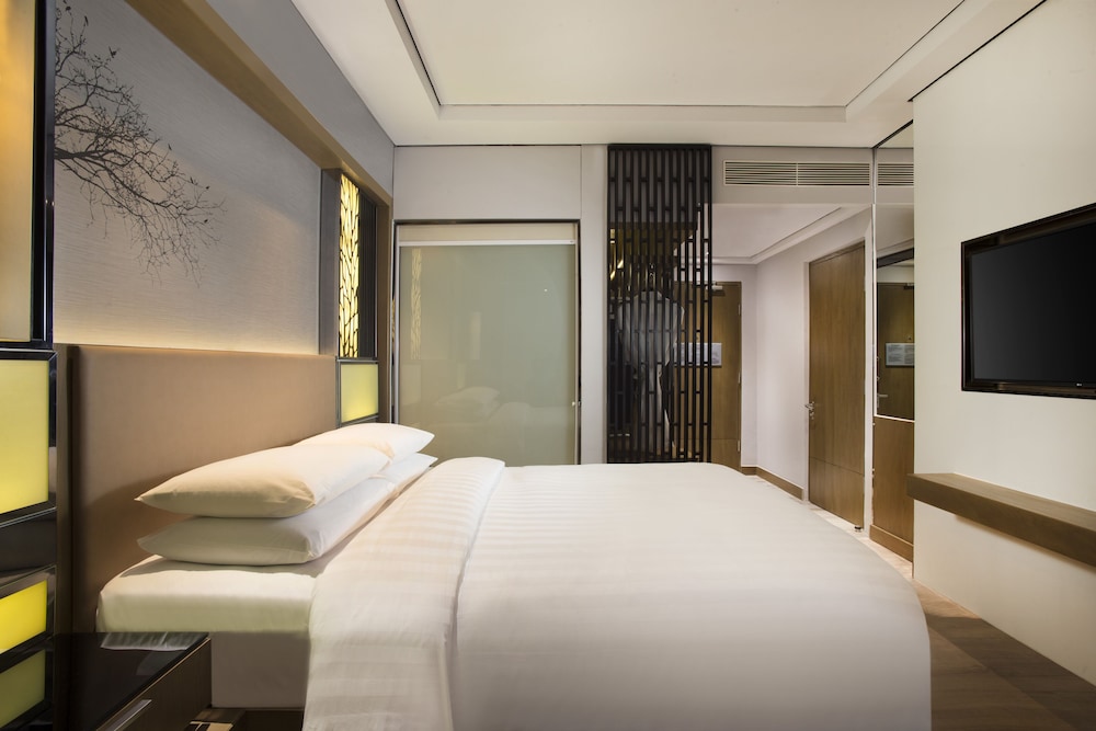 Room, 1 King Bed, Non Smoking - Photo 3