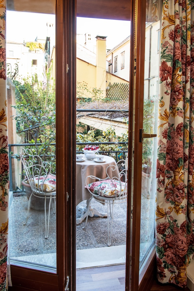 Junior Suite, Terrace, Garden View