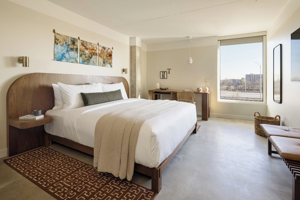 Standard Room, 1 King Bed - Photo 4