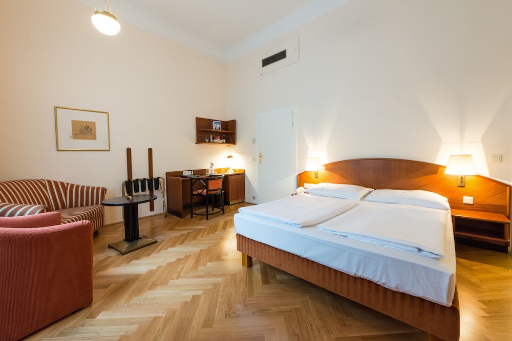 Standard Double Room Single Use thumbnail 5