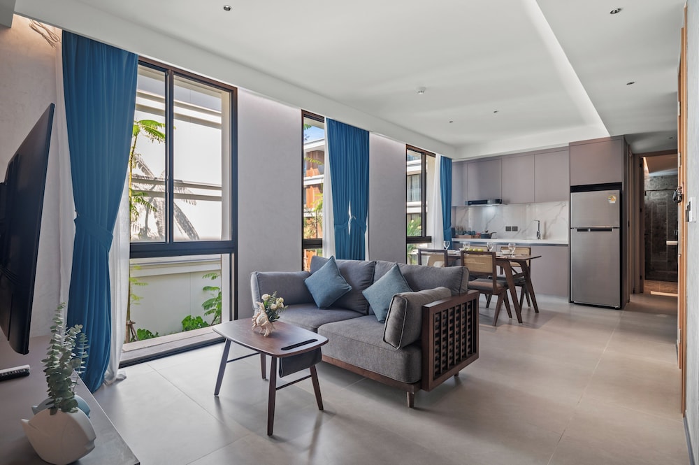Grand Suite, 2 Bedrooms, Balcony, Pool View photo 1
