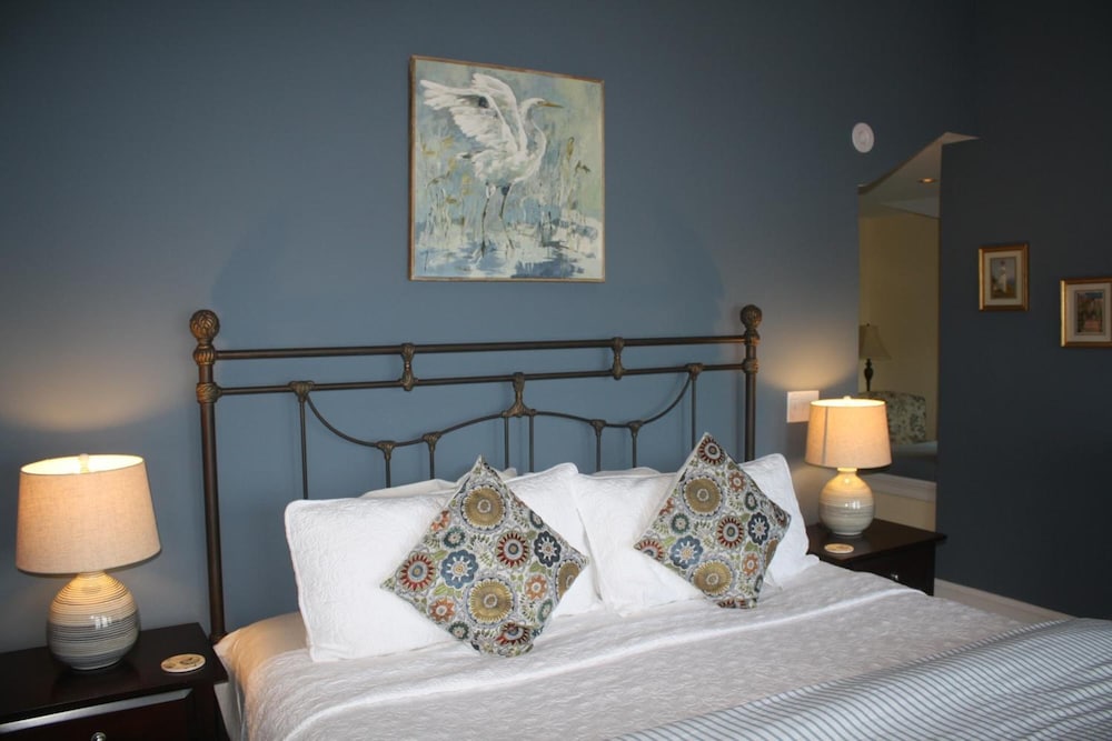 Suite, 1 King Bed, Ocean View photo 3