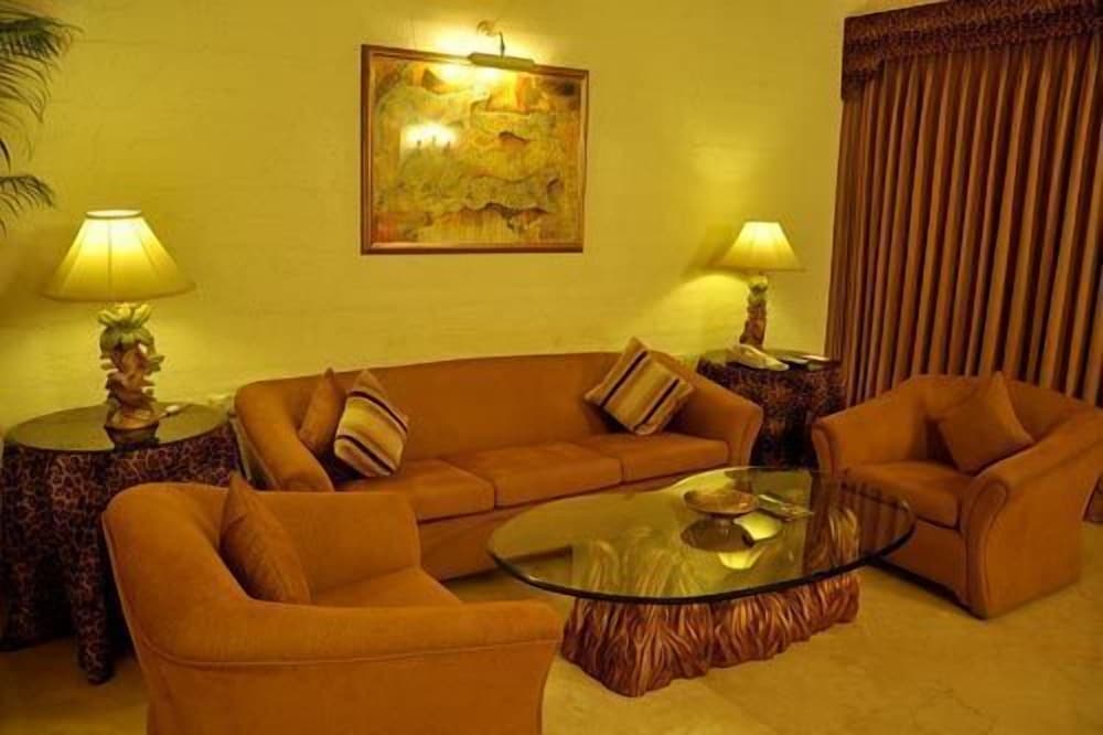 Deluxe Suite - Photo 3