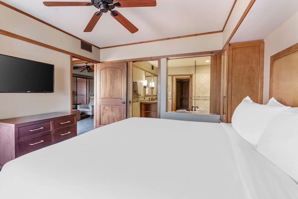 1 BEDROOM 1 KING SUNSET HEARING ACCESS RI SHWR