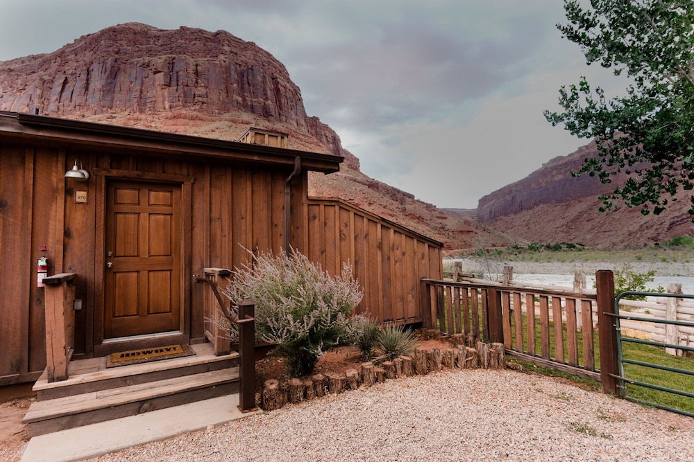 Riverside King Cabin, Cabin with a view, 1 King, Sofa bed photo 2