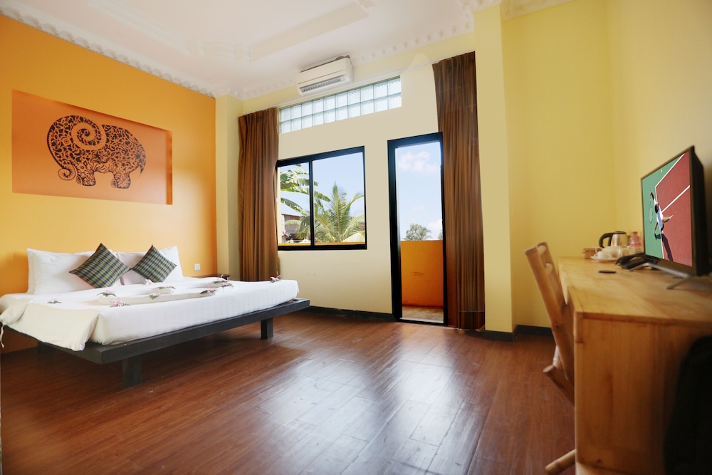Deluxe Double Room, Balcony (Free Bus Station Pick Up) photo 1
