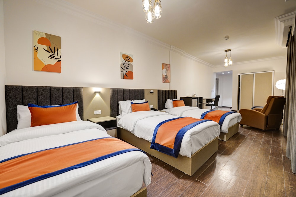 Deluxe Triple Room, City View photo 1