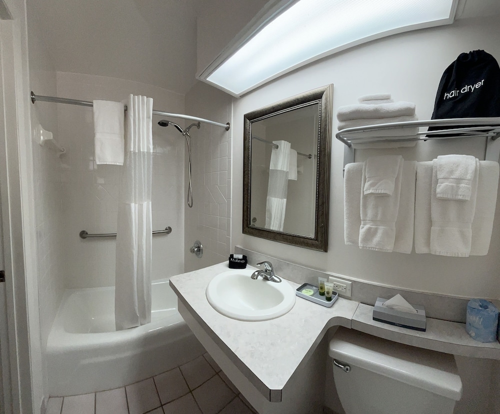 Classic Room, 2 Queen Beds, River View photo 2