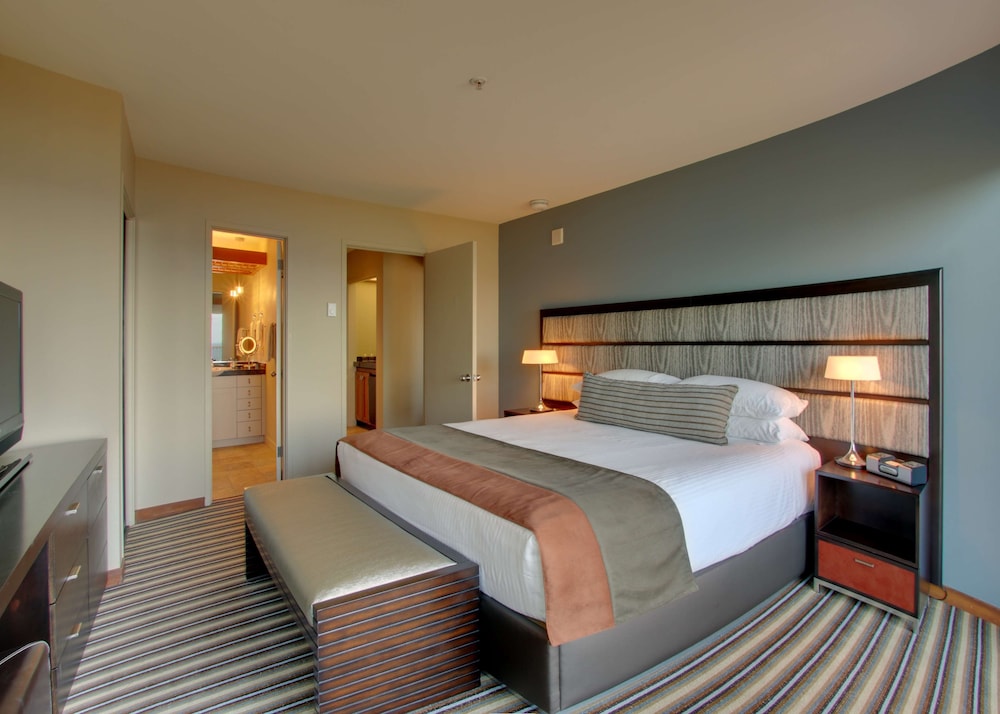 Standard Room, 1 King Bed, Ocean View - Photo 3