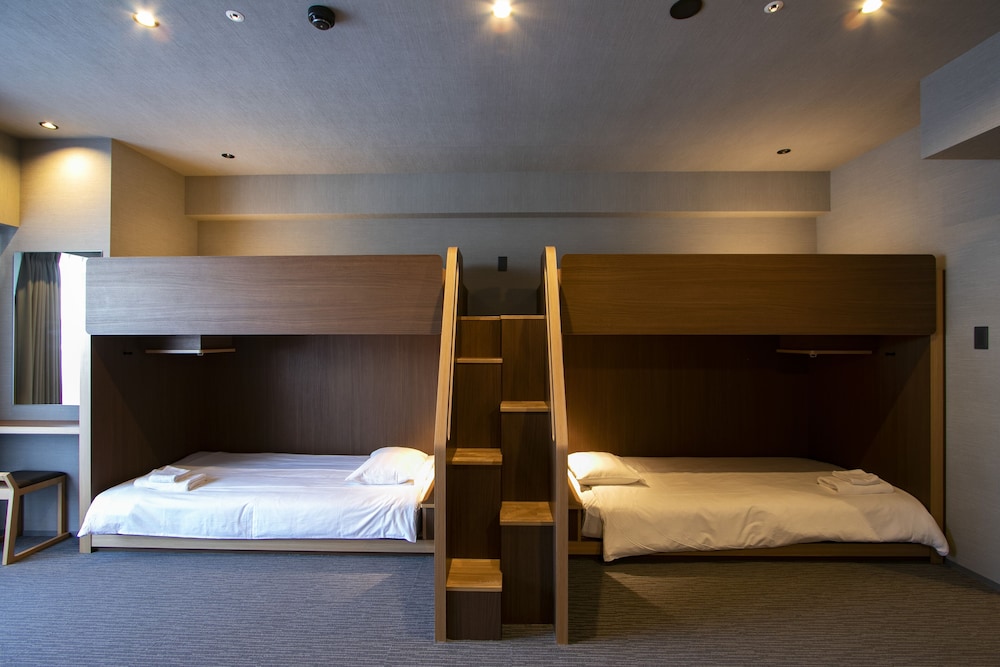 Deluxe Room thumbnail 5