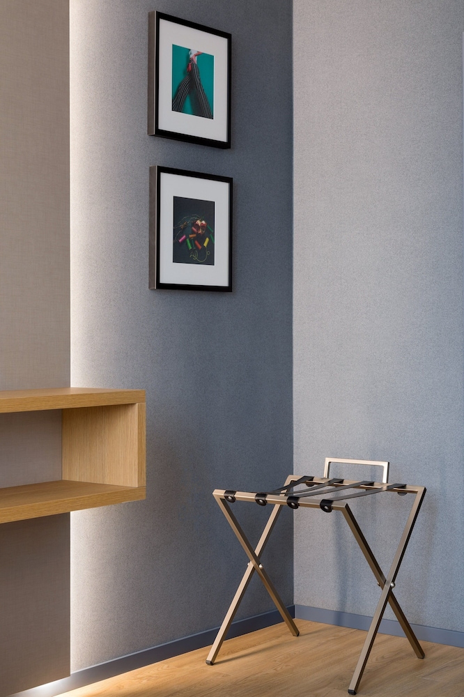 Standard Room, 2 Twin Beds thumbnail 5