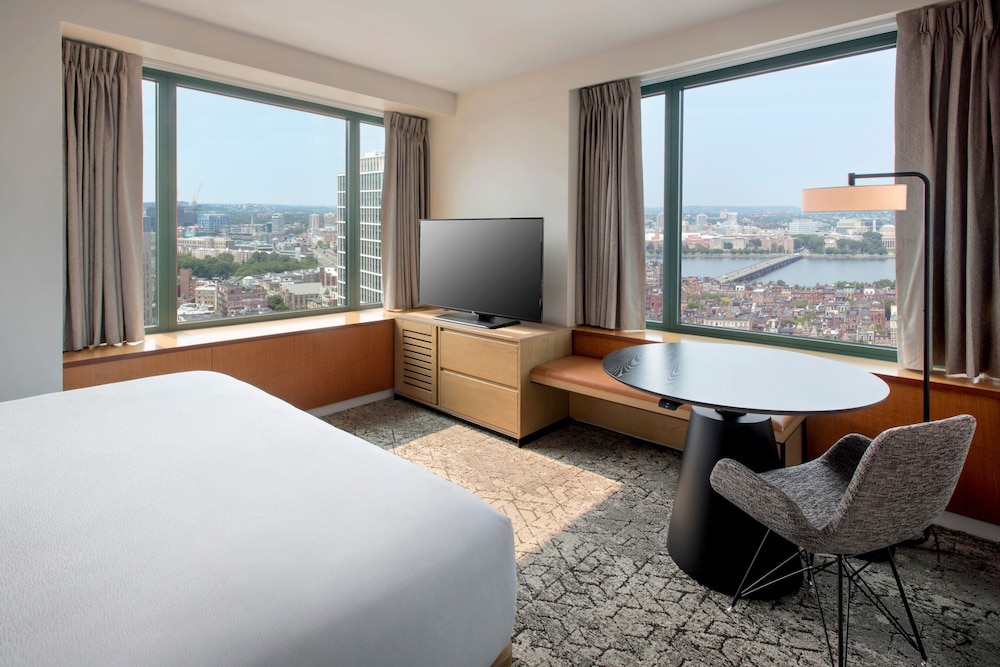Junior Suite, 1 Double Bed (Mobility Accessible, Tub)