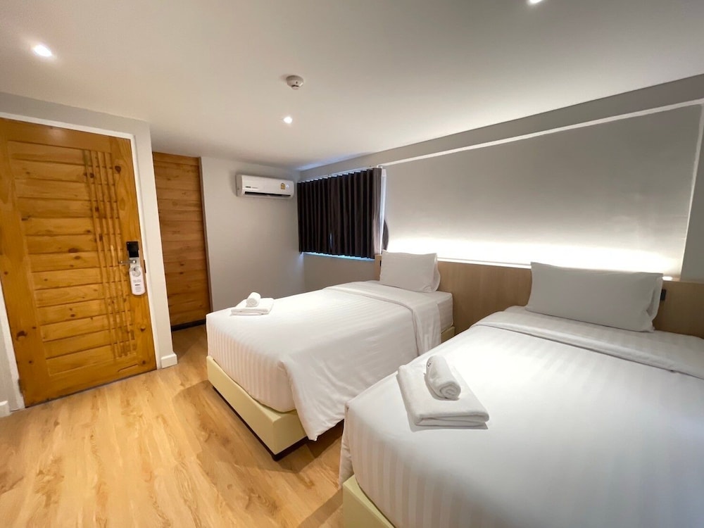 Deluxe Twin Room, City View